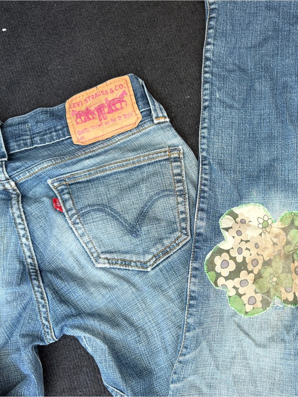 low rise flower patchwork slouch straight levi’s jeans